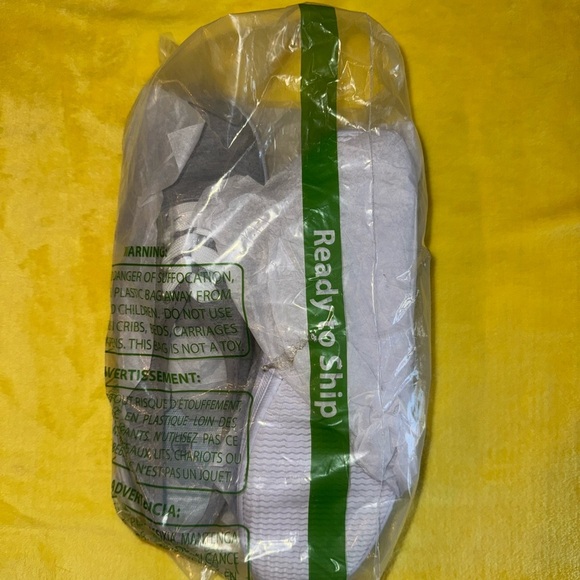 Stylish Gray Women's Sneakers - Picture 5 of 5